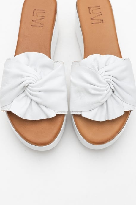 Syndra Bow Keilabsatz Leder Sandale - Image 3