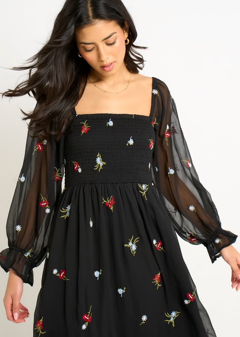 Schwarzes geblümtes Chiffonkleid mit Stickerei - Image 2