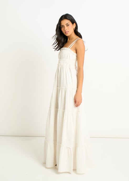 Weißes Maxikleid aus Baumwolle mit gerafften Trägern und Schlagseite - Image 3