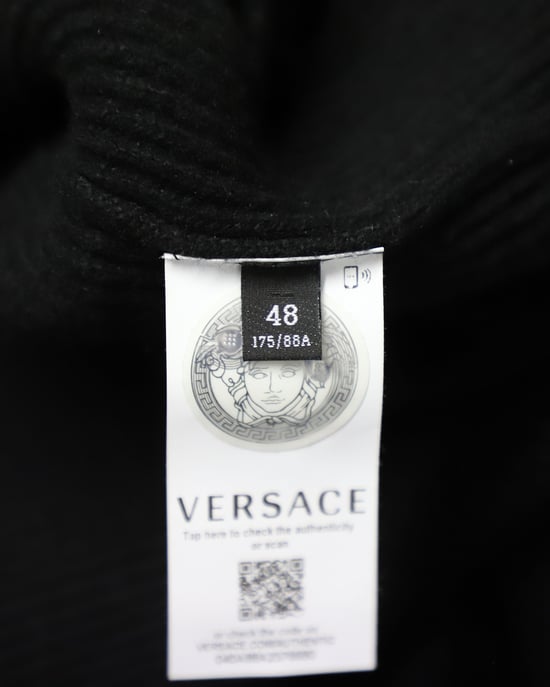 Versace Pullover mit Laserausschnitt aus schwarzer Wolle - Image 5