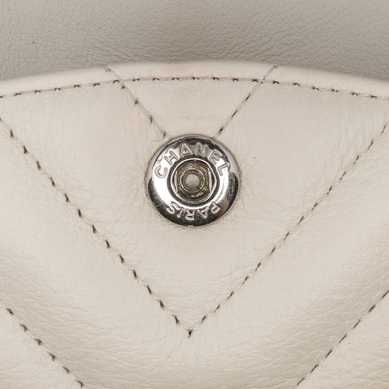 Chanel 19 Chevron Geknopfte Schultertasche - Image 6