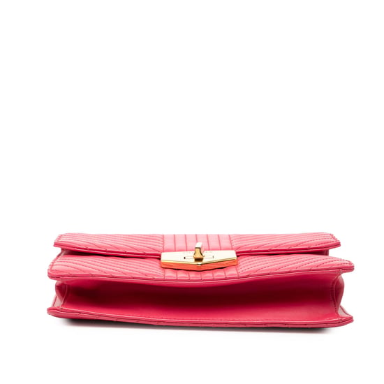 Gebrauchte weiche Kalbleder Chevron Impunture Turn-Lock-Ketten-Crossbody-Tasche - Image 3