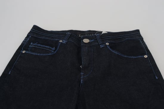 Figurbetonte Dunkelwaschjeans - Image 4