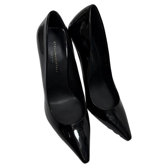 Stella McCartney Elsa-Pumps aus schwarzem Lackleder - Image 5