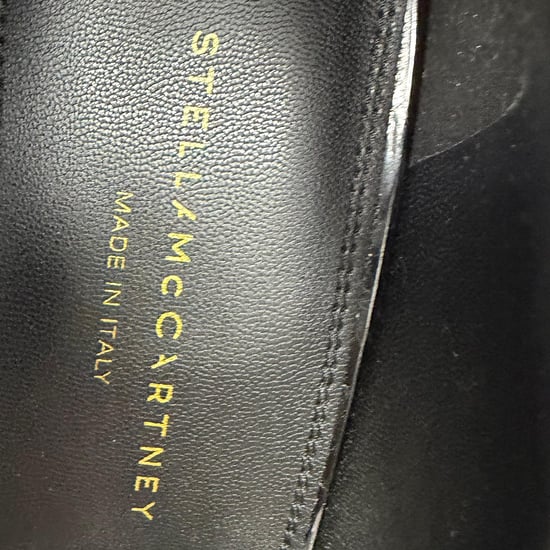 Stella McCartney Elsa-Pumps aus schwarzem Lackleder - Image 6