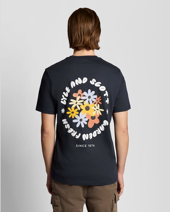 Z271 Lyle & Scott Nature T-Shirt in Dunkelblau - Image 3