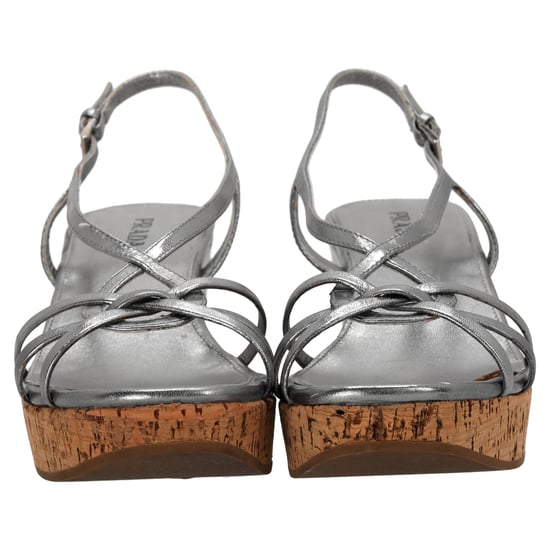 Prada Plateau-Wedge-Sandalen aus silbernem Leder - Image 4