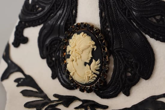 Dolce & Gabbana Weiße Schwarze Wollbestickte Cameo Brosche Mütze - Image 4