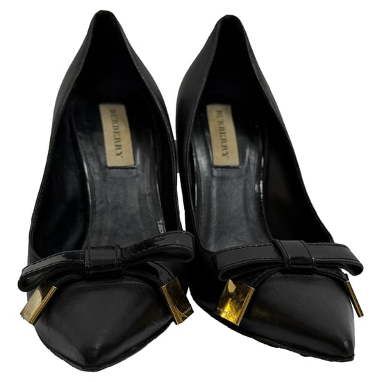 Burberry Pumps mit Schleifenverzierung und spitzer Zehenpartie aus schwarzem Leder - Image 2