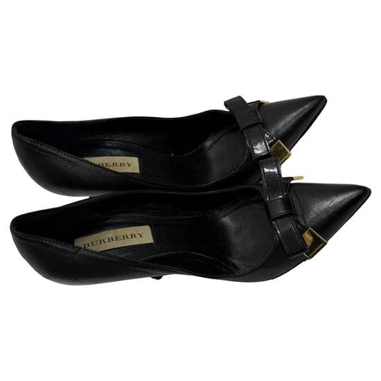 Burberry Pumps mit Schleifenverzierung und spitzer Zehenpartie aus schwarzem Leder - Image 5