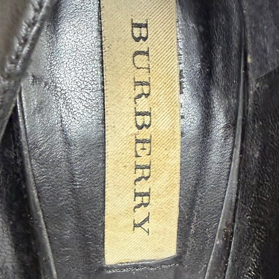 Burberry Pumps mit Schleifenverzierung und spitzer Zehenpartie aus schwarzem Leder - Image 6
