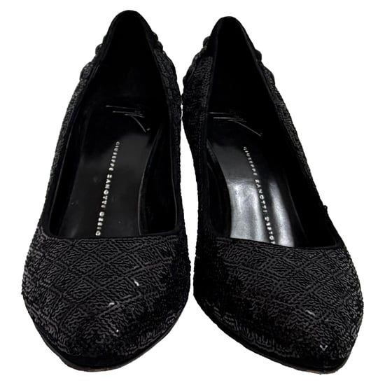 Paillettenbesetzte Pumps mit Mandelspitze von Giuseppe Zanotti aus schwarzem Wildleder - Image 2