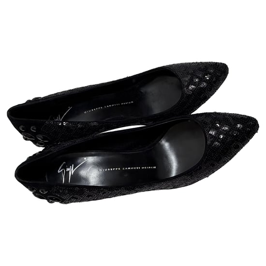 Paillettenbesetzte Pumps mit Mandelspitze von Giuseppe Zanotti aus schwarzem Wildleder - Image 5