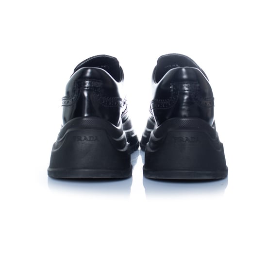 Prada, klobige Brogue-Sneaker in Schwarz - Image 3