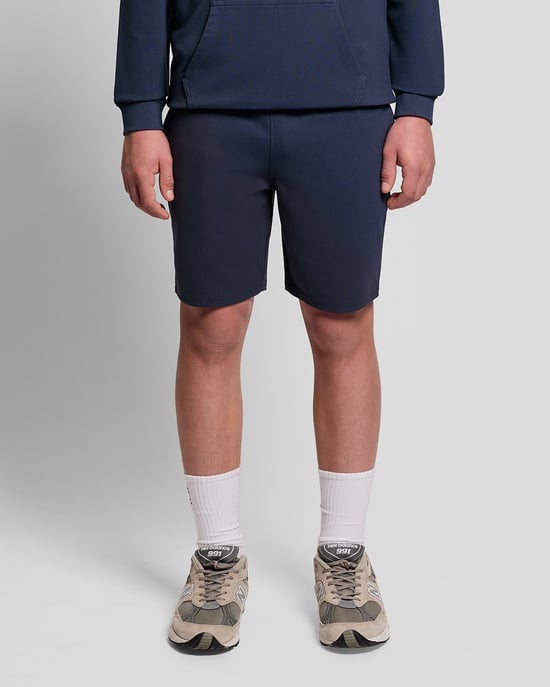 Sportliche Fleece-Shorts mit Rückenkonstruktion - Image 2
