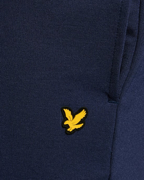 Sportliche Fleece-Shorts mit Rückenkonstruktion - Image 6