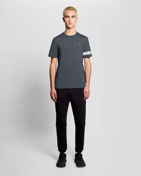 Sportshirt mit Ärmel-Details - Image 2