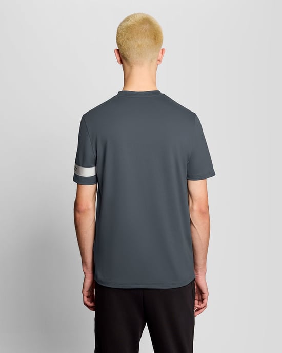 Sportshirt mit Ärmel-Details - Image 4