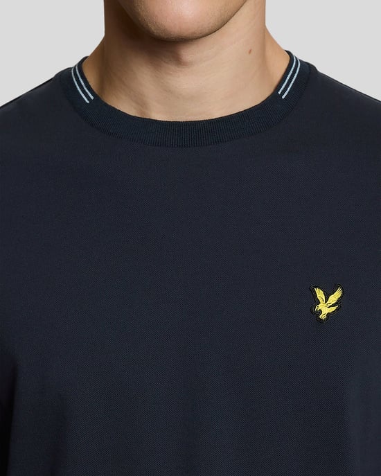 Fein gewobenes T-Shirt mit Baumwollspitzen - Image 3