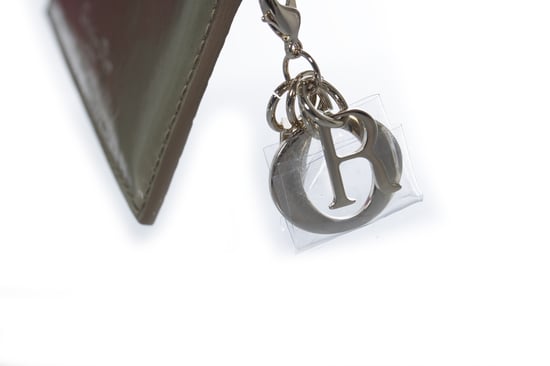 Dior, Metallic Diorama Kartenetui mit Anhänger - Image 6