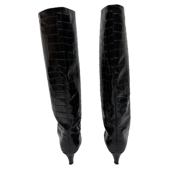 Totemé Kniehohe Stiefel mit Krokodilprägung aus schwarzem Lammleder - Image 3