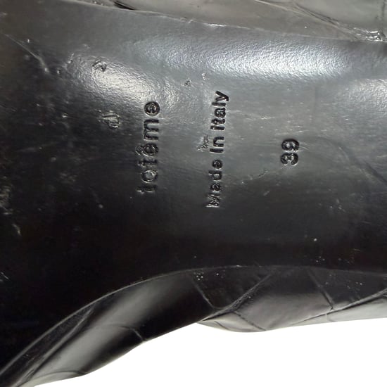 Totemé Kniehohe Stiefel mit Krokodilprägung aus schwarzem Lammleder - Image 6