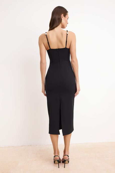 Elegantes, ärmelloses, figurbetontes Midikleid für Damen – perfekt für den Abend. - Image 3