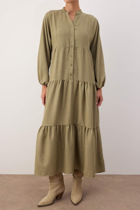 Langes, gerades, lässiges/alltagstaugliches Maxikleid in A-Linie mit dezentem Schnitt - Image 2
