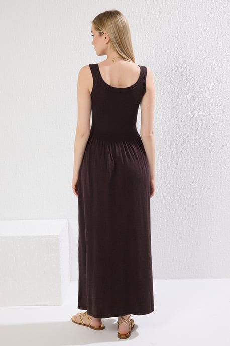 Gerade geschnittenes, mittellanges, locker fallendes Damenkleid für Freizeit und Alltag - Image 3