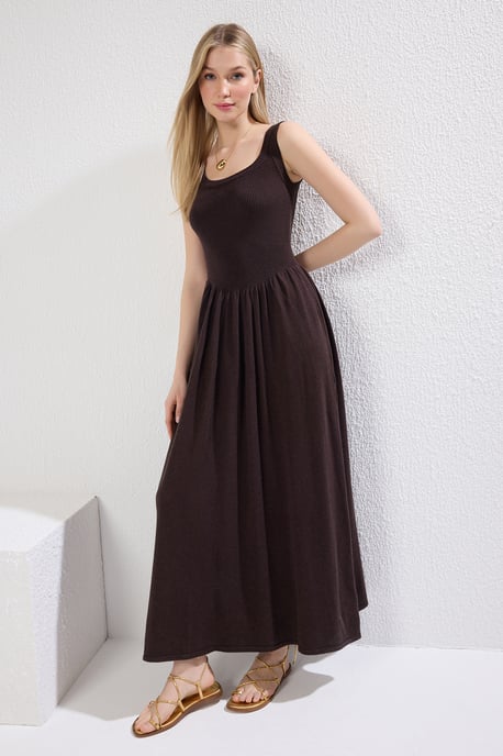 Gerade geschnittenes, mittellanges, locker fallendes Damenkleid für Freizeit und Alltag - Image 4