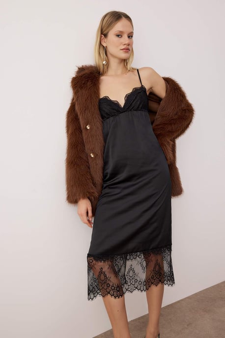 Elegantes, ärmelloses Midi-Kleid für Damen, ideal für den Abend. - Image 4