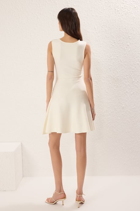 Ecrufarbenes, gerades, ärmelloses Minikleid für Damen, lässig/alltagstauglich - Image 3