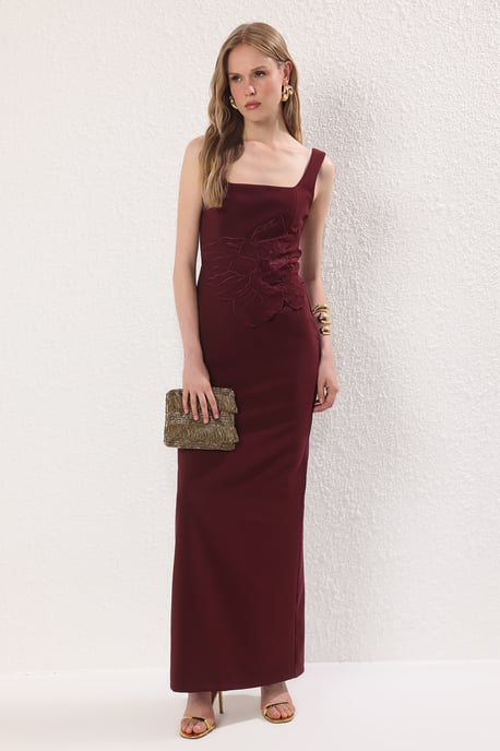 Burgunderrotes, gerades, ärmelloses Maxikleid für Damen – elegant, figurbetont, perfekt für Abendveranstaltungen und Abschlussfeiern. - Image 1