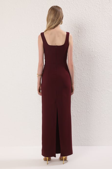 Burgunderrotes, gerades, ärmelloses Maxikleid für Damen – elegant, figurbetont, perfekt für Abendveranstaltungen und Abschlussfeiern. - Image 3