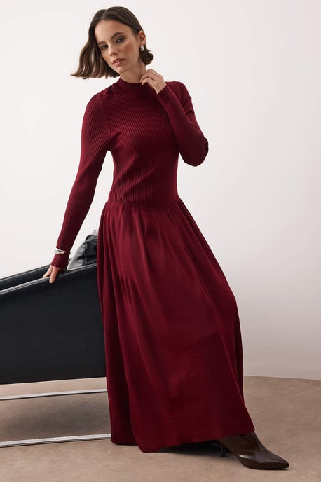 Langes, gerades, lässiges/alltagstaugliches Skater-Hijab-Kleid für Damen - Image 4
