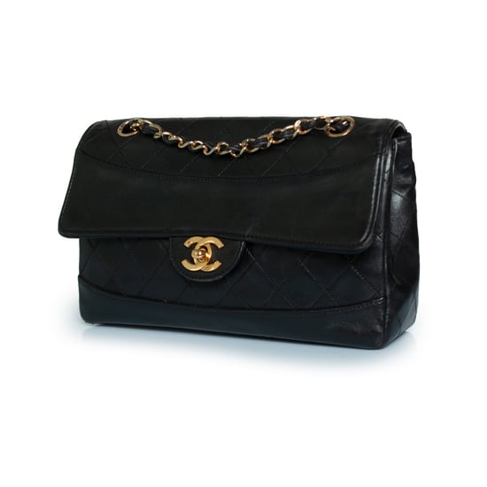Chanel, klassische Klappentasche in Schwarz - Image 1