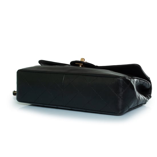 Chanel, klassische Klappentasche in Schwarz - Image 4