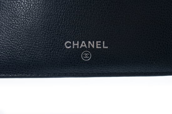 Chanel, blaue Ledergeldbörse mit Reißverschluss und Kartenfach - Image 4