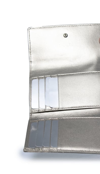Dior, Goldfarbene Diorama-Geldbörse aus Leder, dreifach faltbar - Image 6
