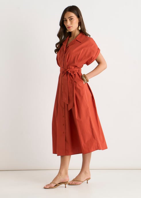 Hemdkleid aus Baumwolle in Rostrot mit Knopfleiste und Gürtel - Image 3