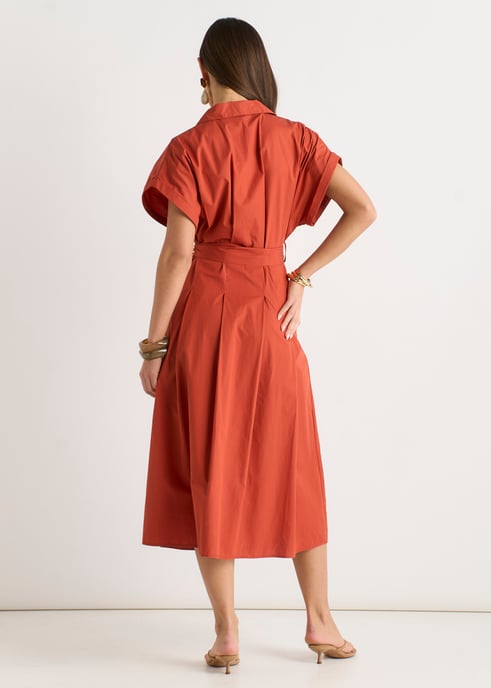 Hemdkleid aus Baumwolle in Rostrot mit Knopfleiste und Gürtel - Image 4