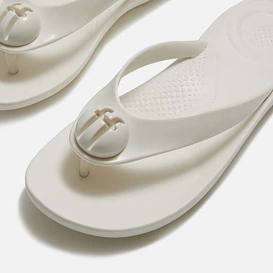 FitFlop Iqushion Glänzender Knopf Damen Creme Flip-Flops - Image 3