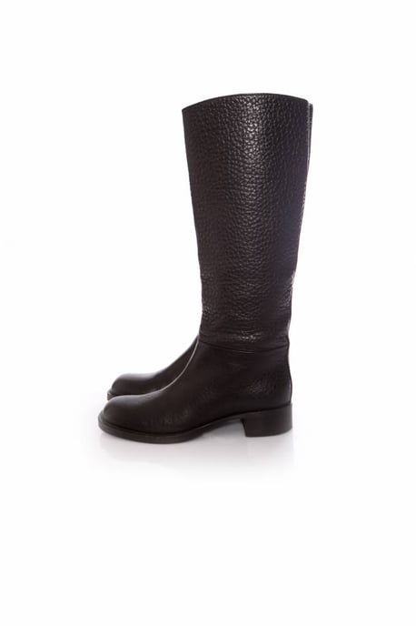 Prada, schwarze Stiefel aus genarbtem Leder. - Image 2