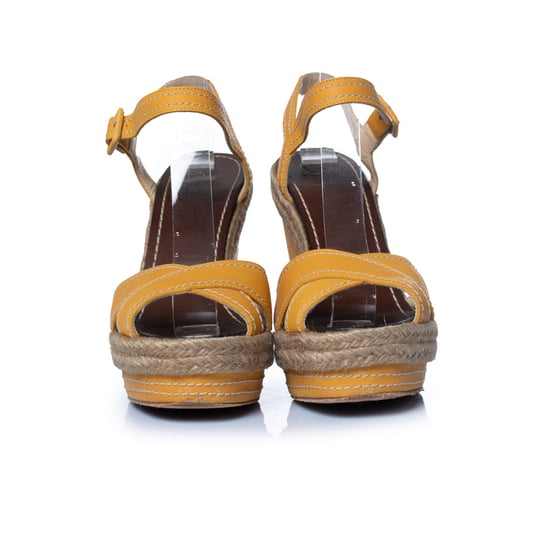 Christian Louboutin, ockerfarbene Keilsandalen aus Leder - Image 5