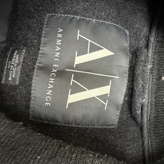 Ärmellose Daunenjacke von Armani Exchange aus schwarzer Wolle - Image 4