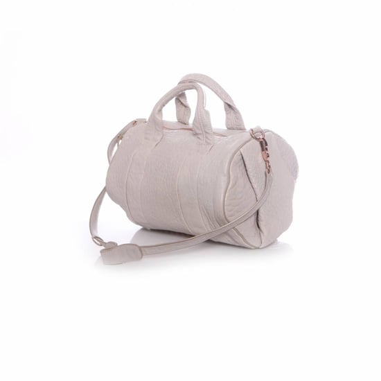 Alexander Wang, hellgraue Rockie-Tasche mit rosafarbenen Nieten. - Image 1