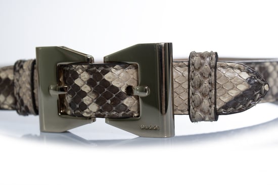 Gucci-Gürtel aus Pythonleder mit goldener Metallschleife - Image 5