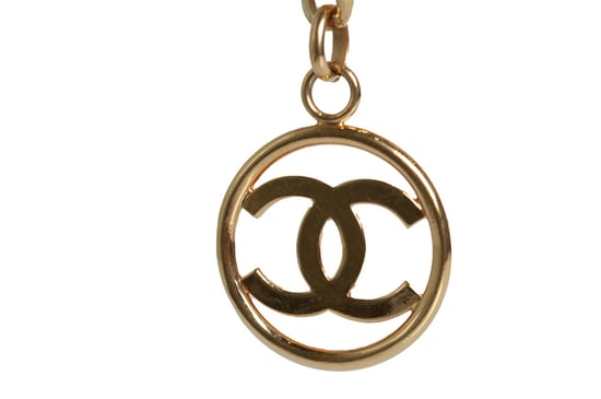 Chanel, vergoldeter Metallgürtel 93 - Halskette mit CC-Logo - Image 4