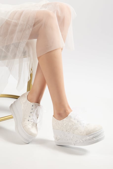 Valencia Schnür-Plateau Braut-Sneaker - Image 3