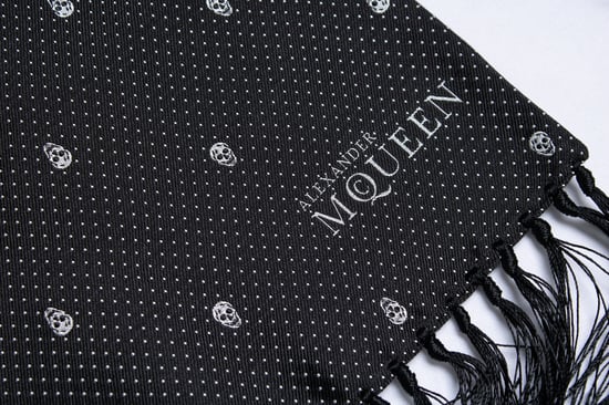 Alexander McQueen, gepunkteter Totenkopf Tuxedo Schal - Image 4